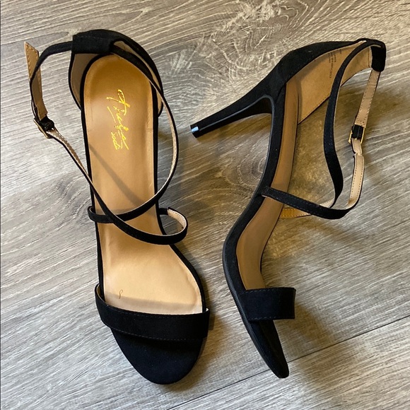 Thalia Sodi Shoes - Thalia Sodi Elegant Black High Heels with Suede Straps